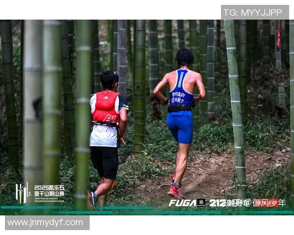 杭州足球队与重庆足球队赛后复盘分析比赛节奏与战术对比