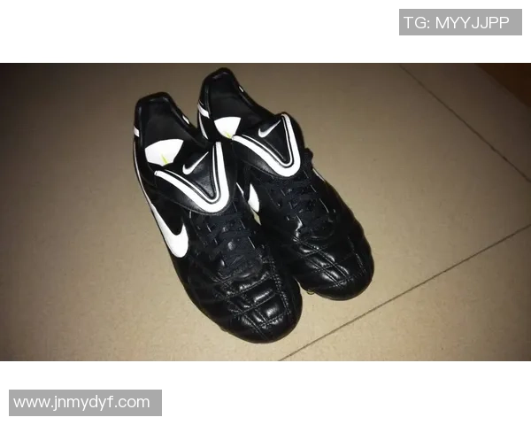 耐克男鞋助力足球明星展现激情与风采的完美选择 耐克男鞋助力足球明星展现激情与风采的完美选择